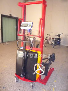架抱式油桶車電子秤與手動液壓搬運倒料秤 裝卸搬運的高效解決方案